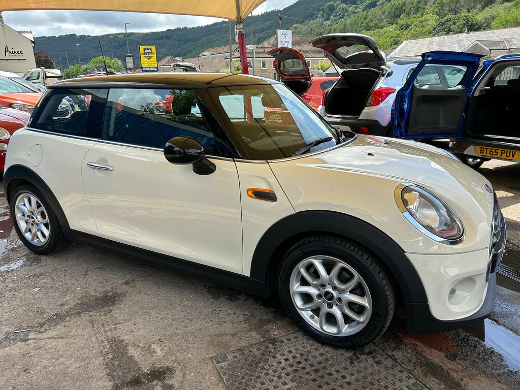 2017 MINI Cooper 1.5 Cooper (s/s) Hatchback 3d