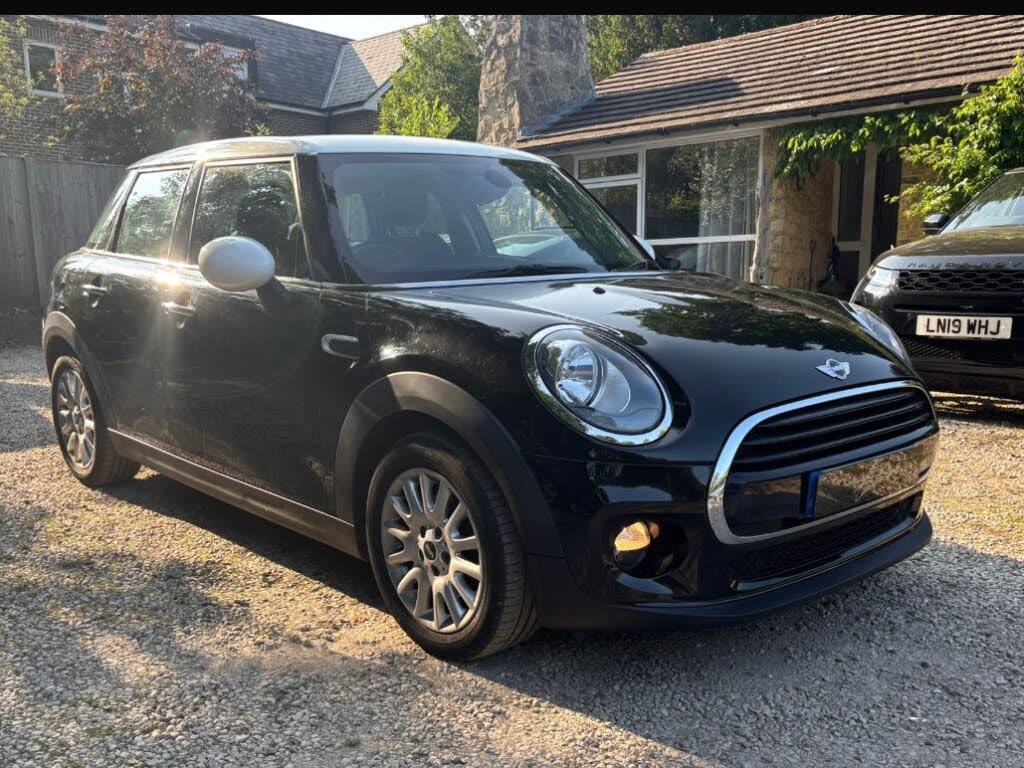 2016 MINI Cooper 1.5 Cooper (s/s) Hatchback 5d Auto