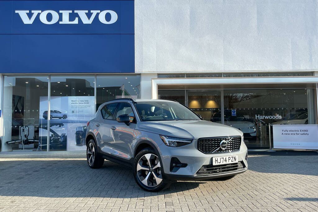 2024 Volvo XC40 2.0 B3 Plus