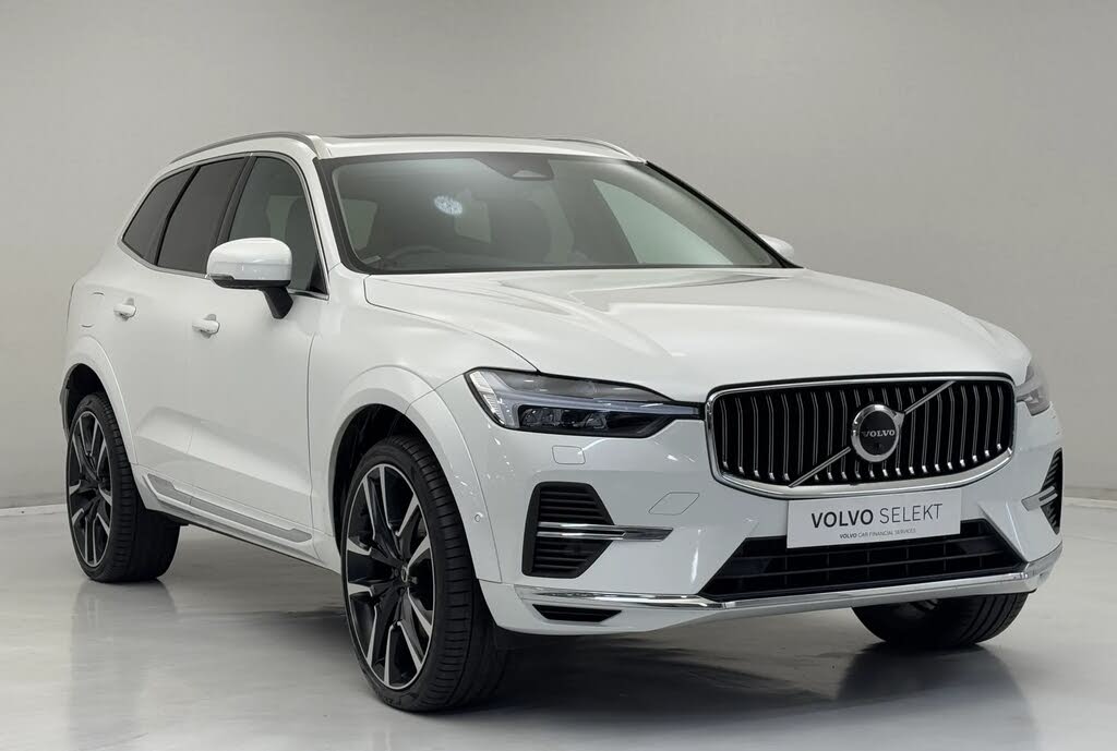 2022 Volvo XC60 2.0 T8 Ultimate (Dark