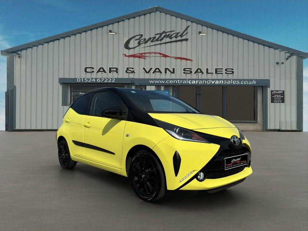 2016 Toyota AYGO 1.0 VVT-i x-cite 3 (Bi-tone Yellow) 5d