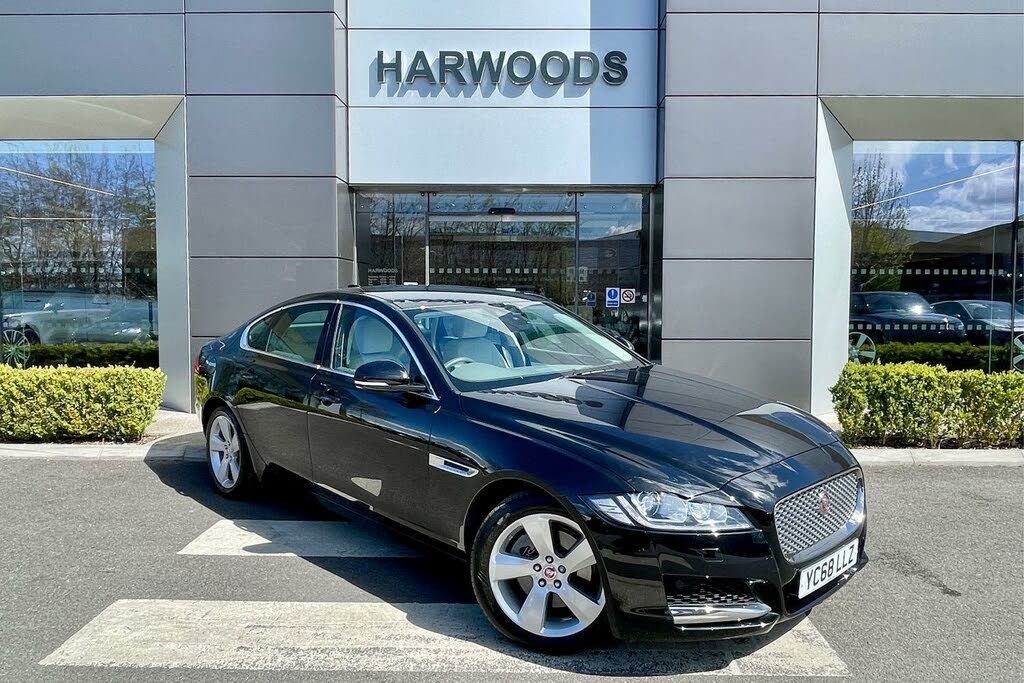 2018 Jaguar XF 2.0i Portfolio (250ps) Saloon 4d 1998cc