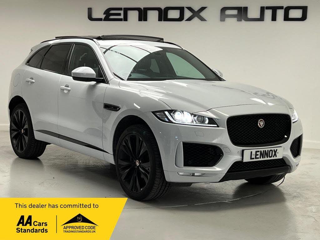2020 Jaguar F-PACE 2.0i Chequered Flag