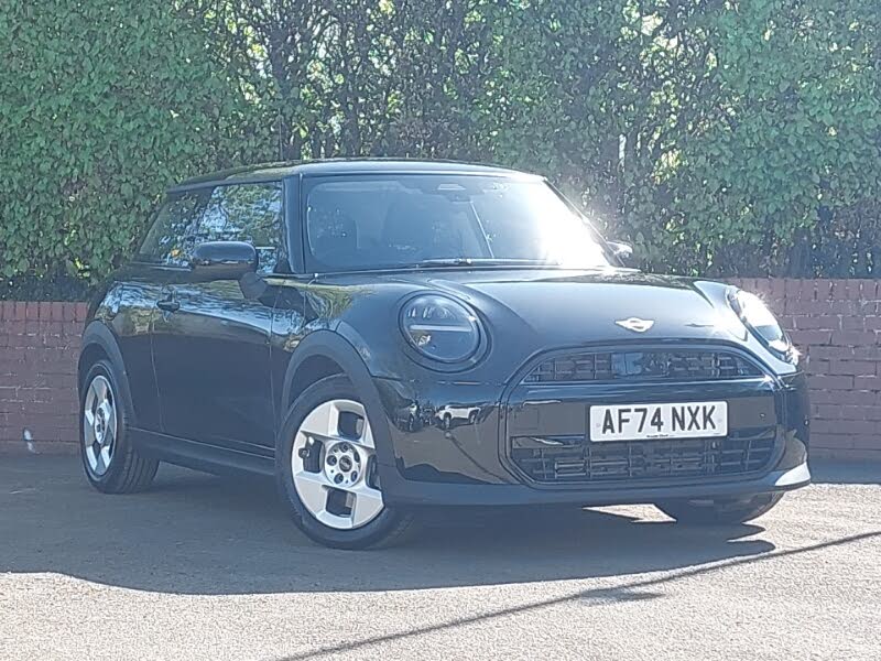 2024 MINI Cooper 1.5 Cooper C Classic 3d