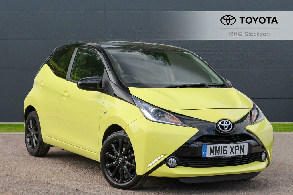 2016 Toyota AYGO 1.0 VVT-i x-cite 3 (Bi-tone Yellow) 5d