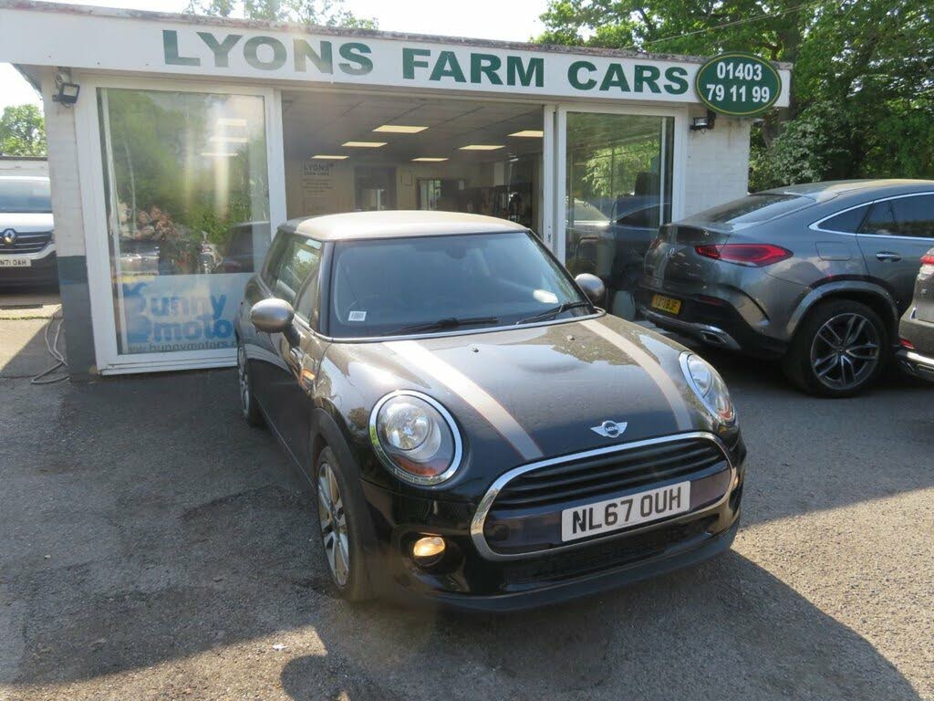 2017 MINI Cooper 1.5 Cooper Seven (Chili) 3d