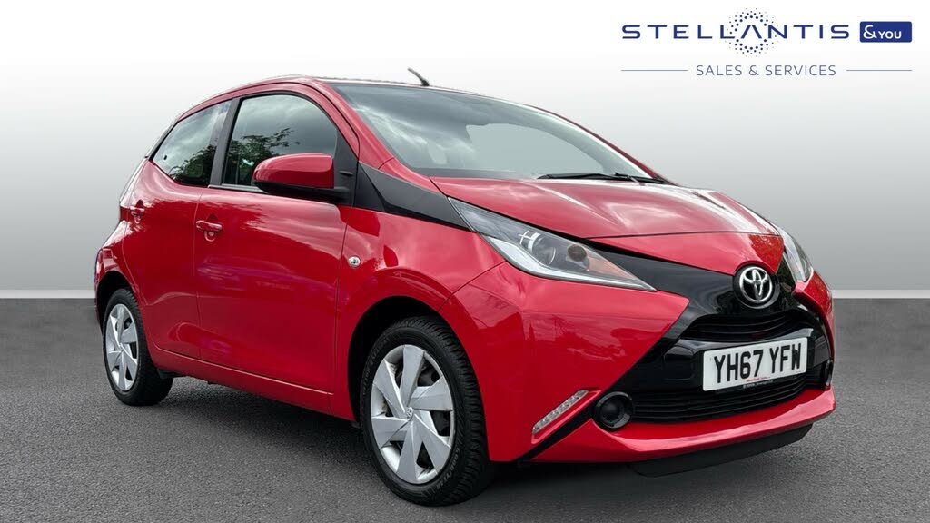 2017 Toyota AYGO 1.0 VVT-i x-play (71bhp) 5d