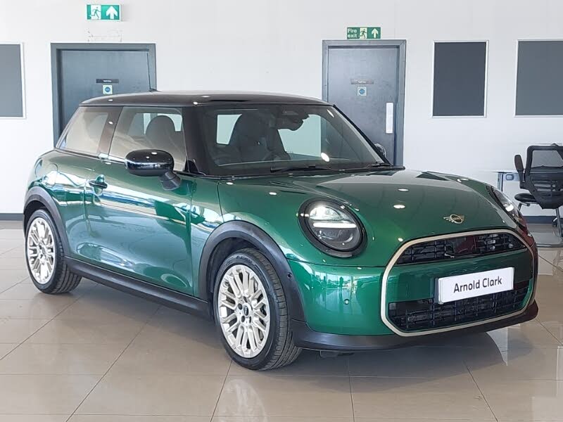 2024 MINI Cooper 1.5 Cooper C Exclusive 3d