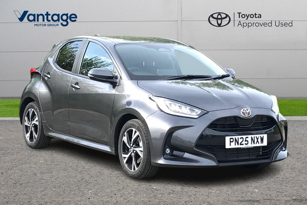 2025 Toyota Yaris 1.5 VVT-i Design (Panoramic Roof)(Navi)