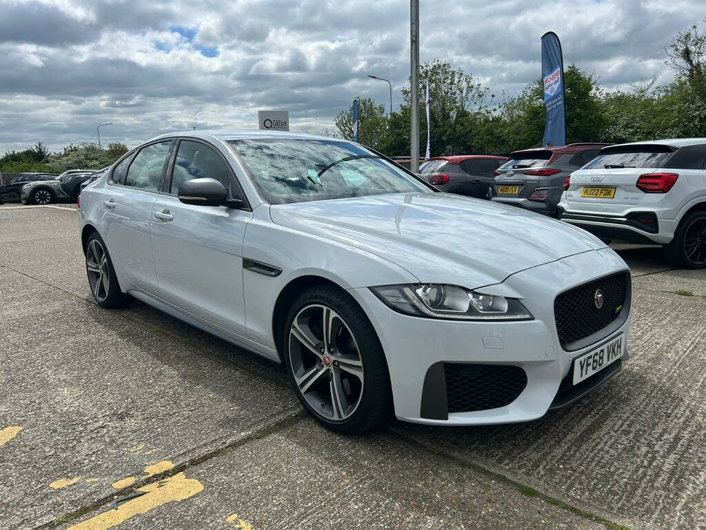 2018 Jaguar XF 2.0i R-Sport (300ps) AWD Saloon 4d 1997cc