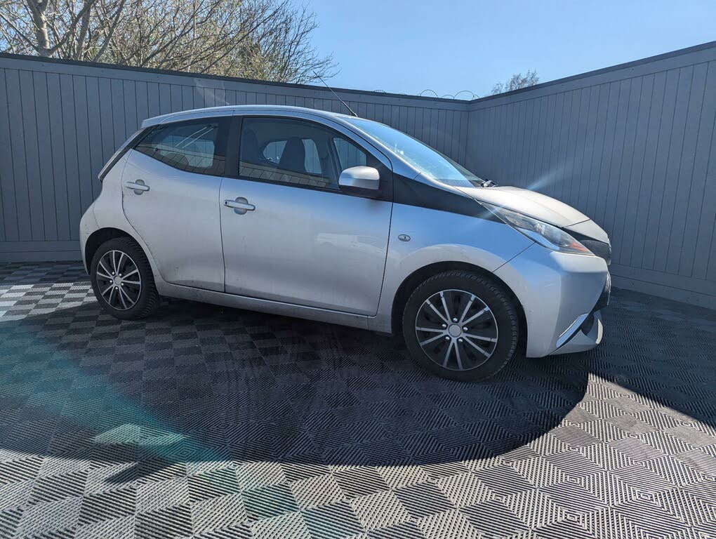 2015 Toyota AYGO 1.0 VVT-i x-play 5d