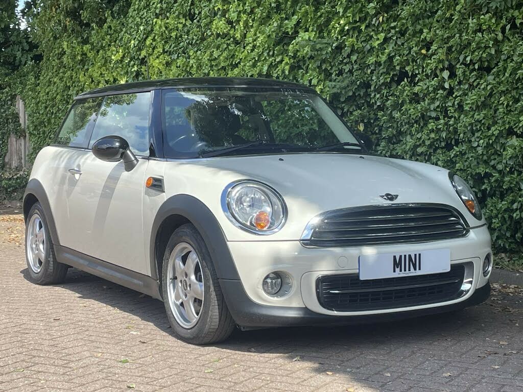 2010 MINI Cooper 1.6 Cooper (122bhp) Hatchback 3d Auto
