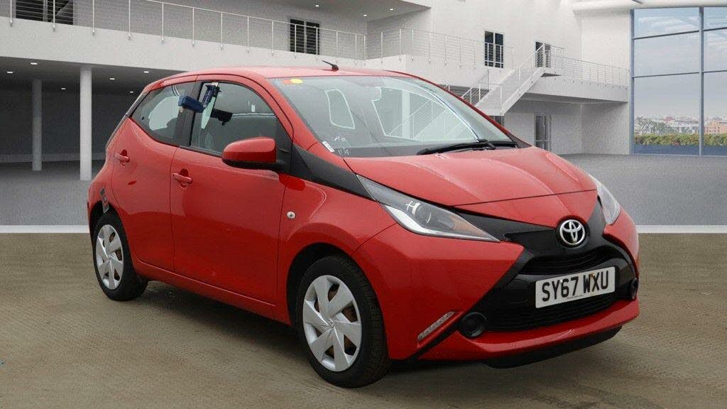 2017 Toyota AYGO 1.0 VVT-i x-play (71bhp) 5d
