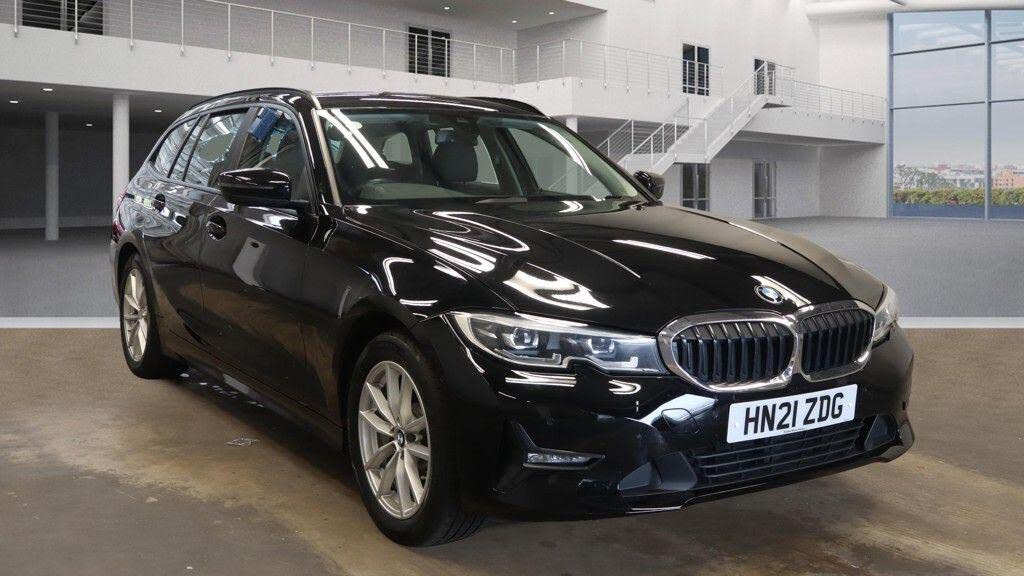 2021 BMW 3 Series 2.0 330e SE Pro Touring 5d