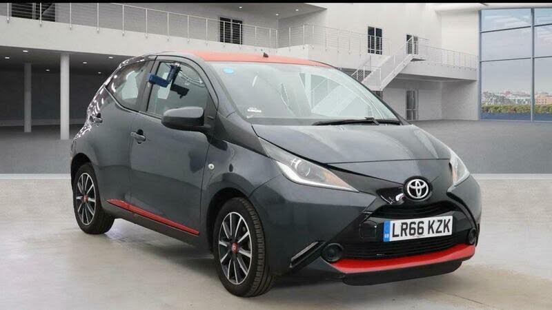 2016 Toyota AYGO 1.0 VVT-i x-play (68bhp) 5d