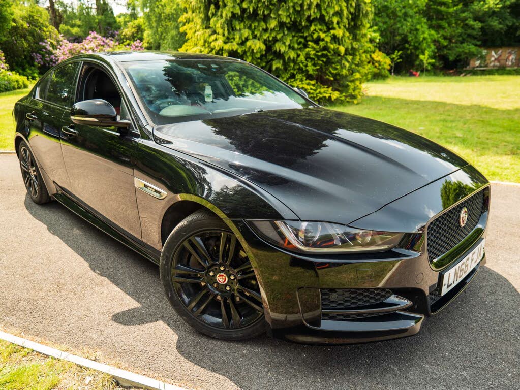 2016 Jaguar XE 2.0i R-Sport (240ps)