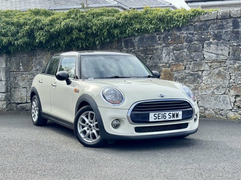 2016 MINI Cooper 1.5 Cooper (s/s) Hatchback 5d