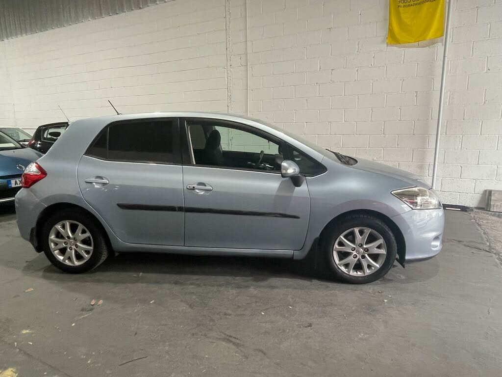 2011 Toyota Auris
