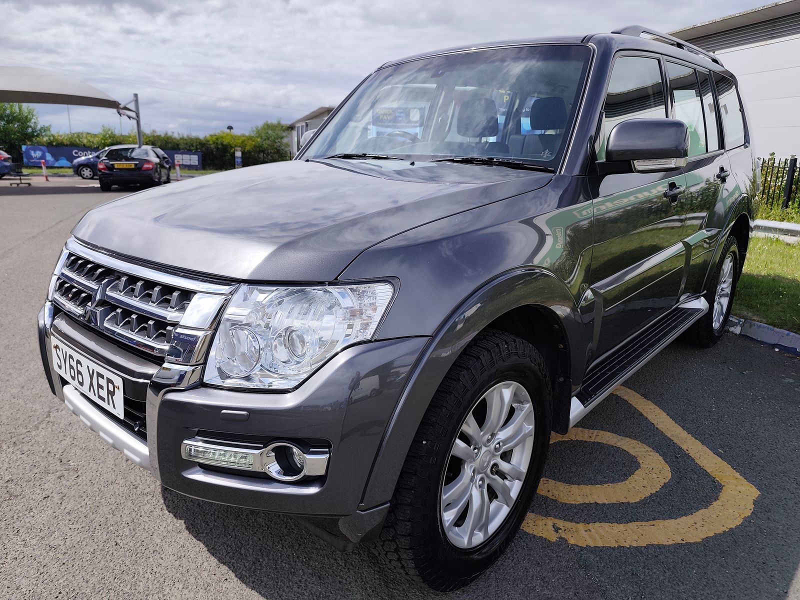 2016 Mitsubishi Shogun 3.2TD SG2 (187bhp) 4X4 Station Wagon 5d Auto