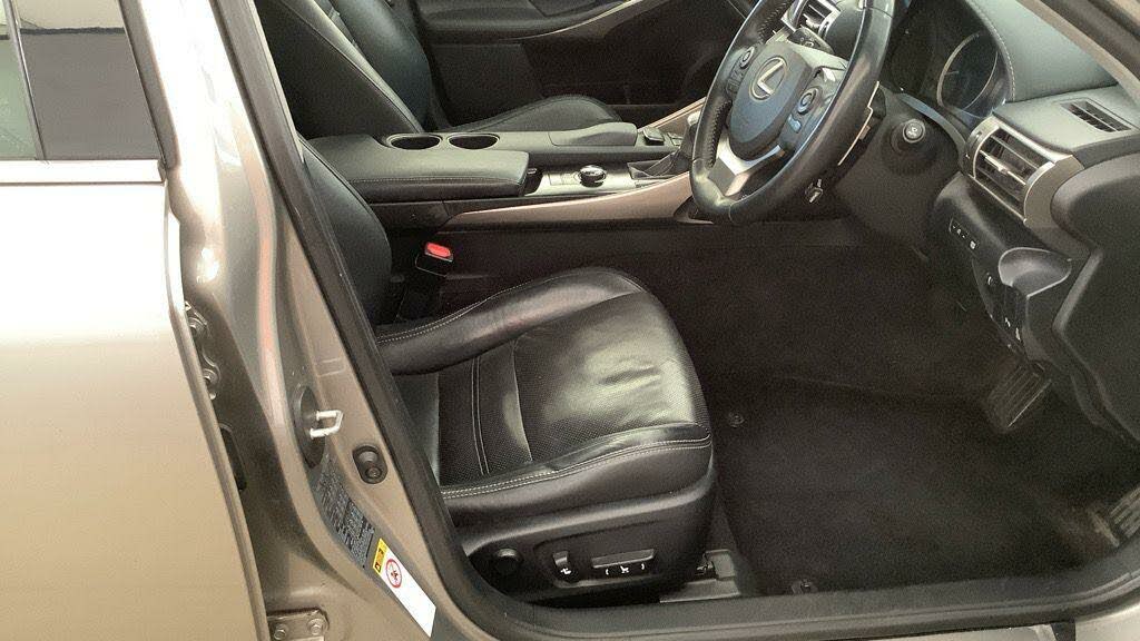 2013 Lexus IS 300h 2.5 Premier