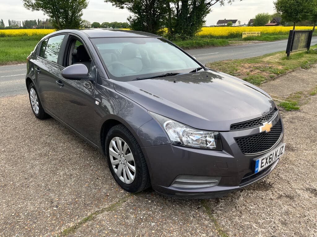 2011 Chevrolet Cruze 1.6 LS Saloon 4d