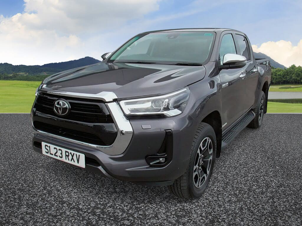 2023 Toyota Hi-Lux 2.8D-4D Invincible 2754cc