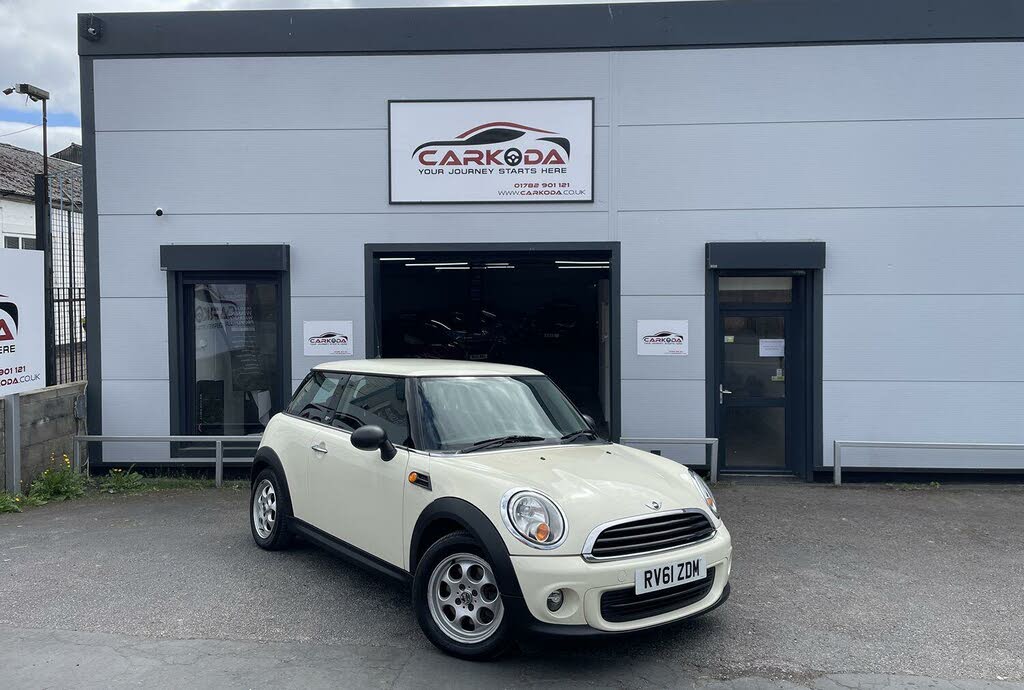 2011 MINI Cooper 1.6 First