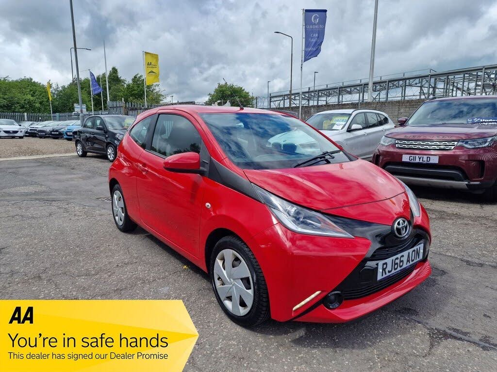 2016 Toyota AYGO 1.0 VVT-i x-play (68bhp) 3d