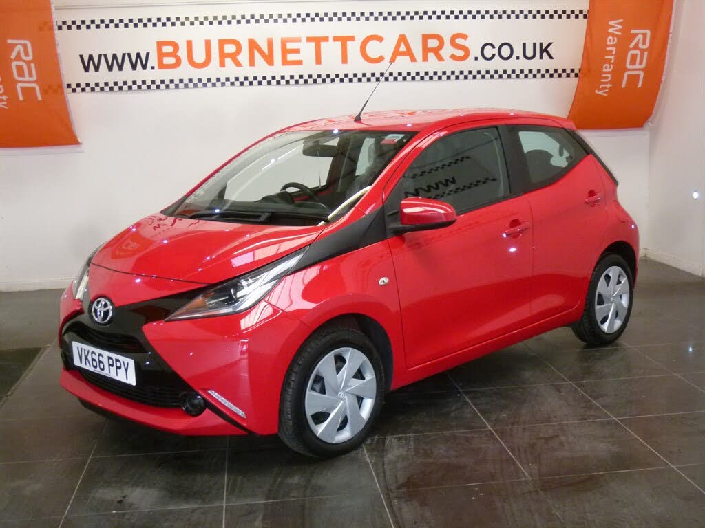2016 Toyota AYGO 1.0 VVT-i x-play (68bhp) 5d