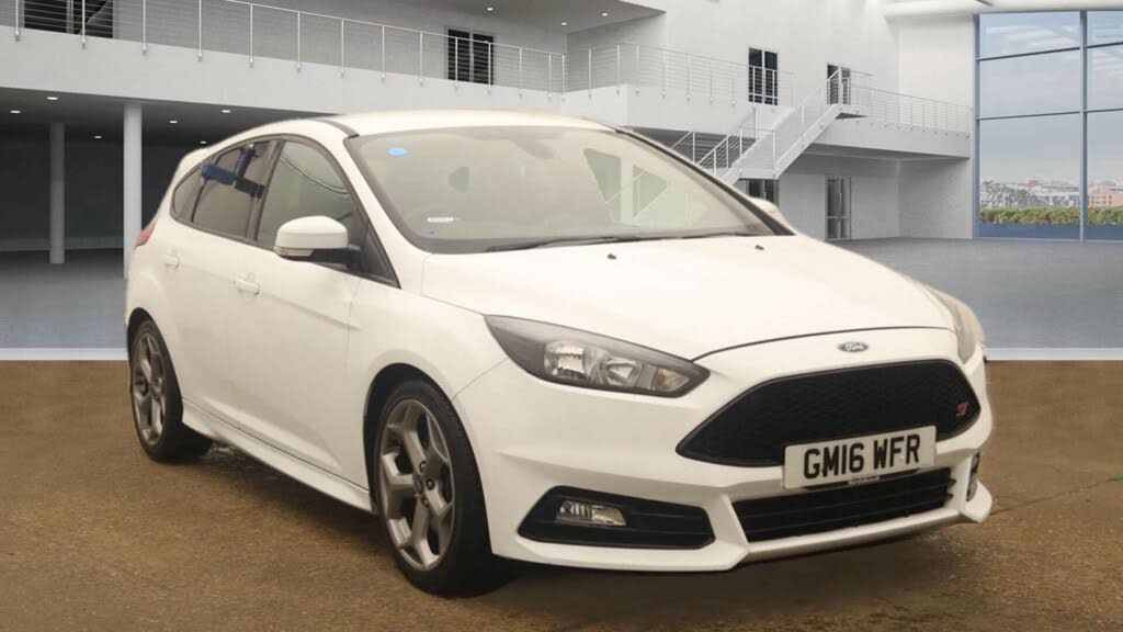 2016 Ford Focus 2.0T ST2 Hatchback