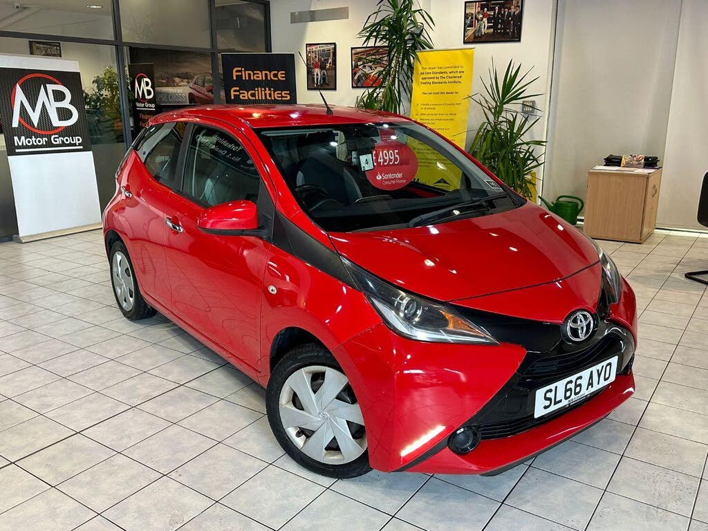2016 Toyota AYGO 1.0 VVT-i x-play (68bhp) 5d