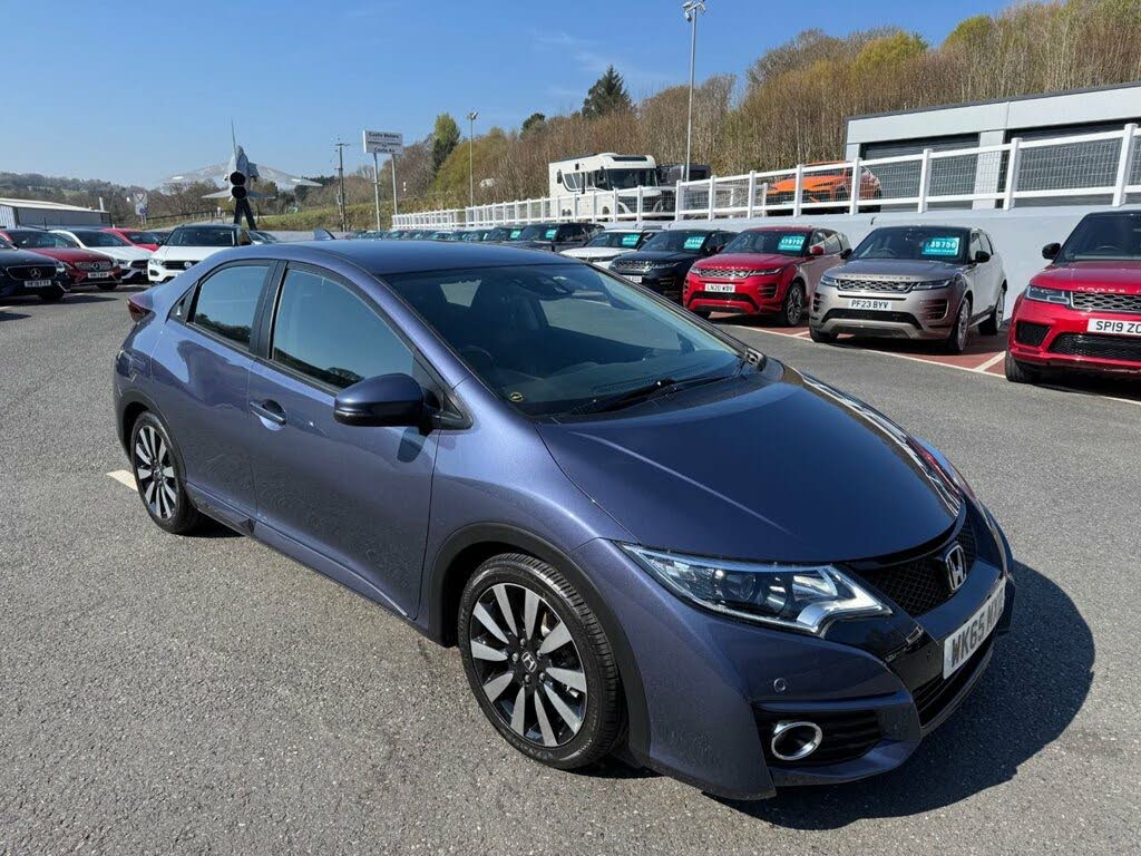 2015 Honda Civic 1.8 SE Plus (Honda Connect with Navi) Hatchback