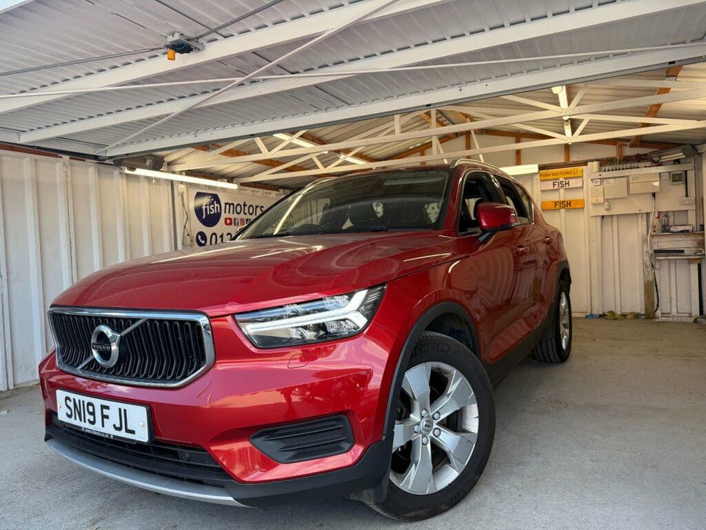 2019 Volvo XC40 1.5 T3 Momentum (163bhp)