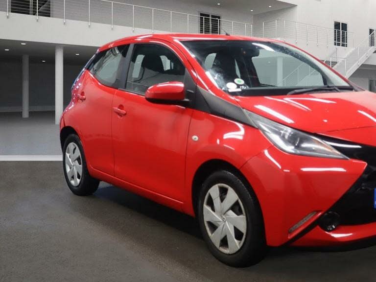 2016 Toyota AYGO 1.0 VVT-i x-play (68bhp) 5d